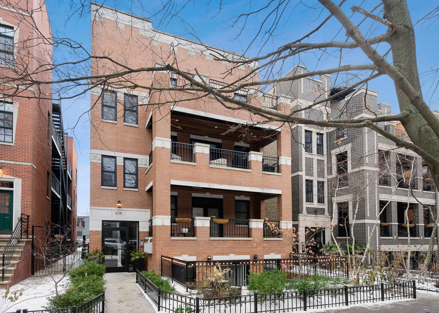839 West Bradley Place, Unit 3 Chicago, IL 60613 - Photo 1 of 14