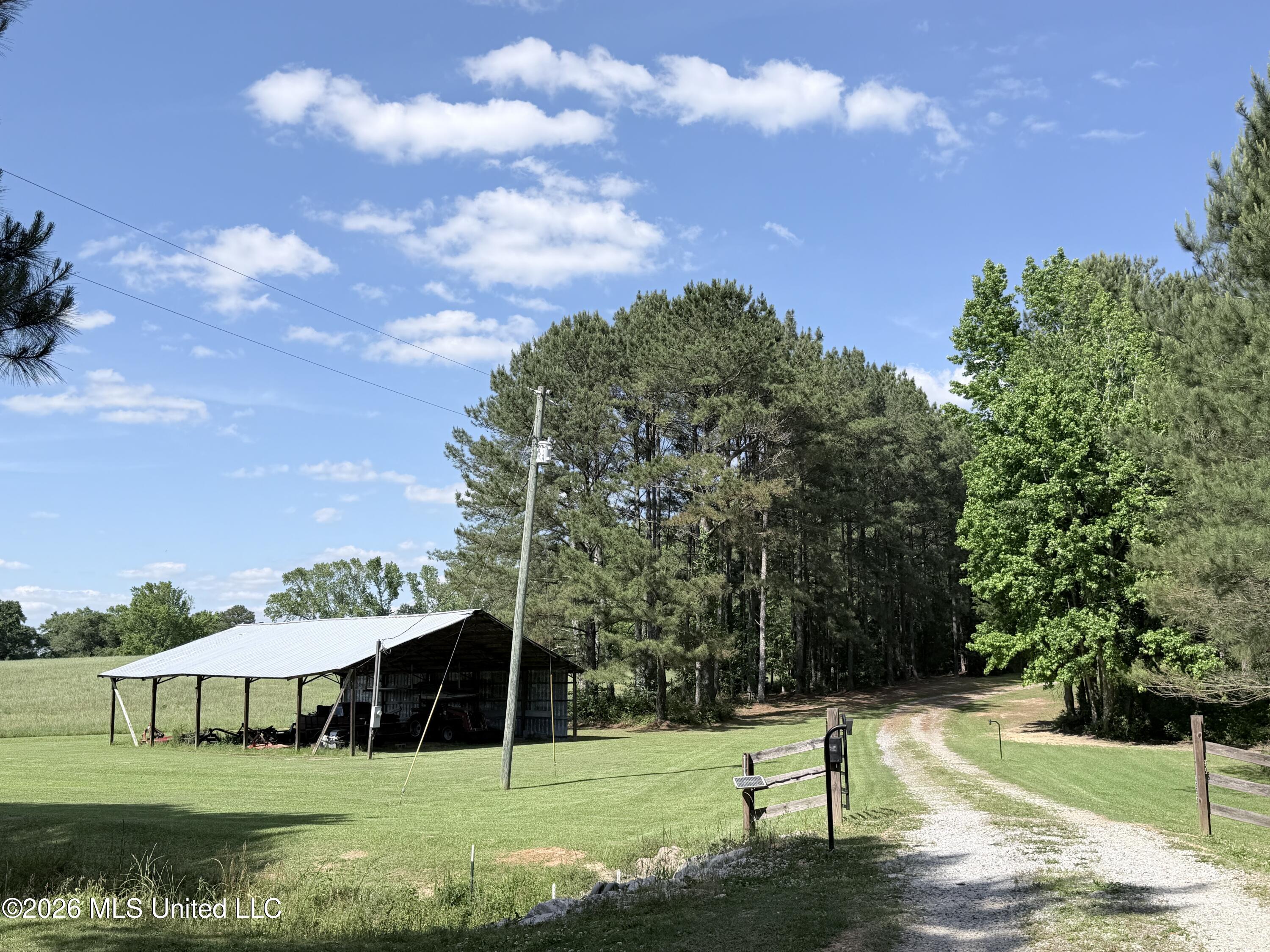 394 Risher Road Carthage, MS 39051 - Photo 2 of 18 IMG_4141