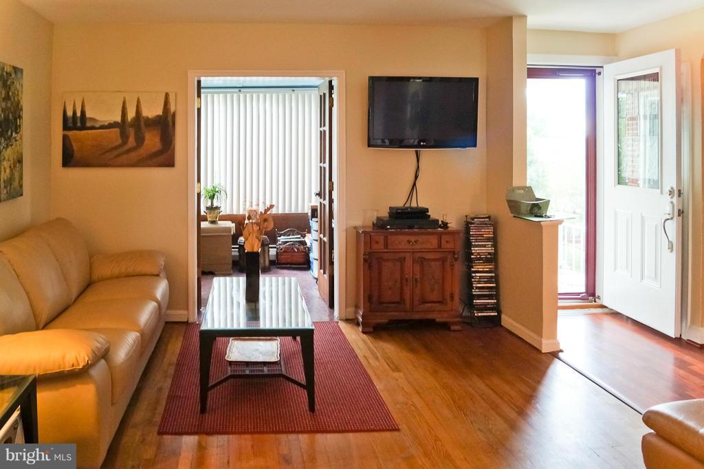 3816 Rexmere Road Baltimore, MD 21218 - Photo 3 of 17 Living Room