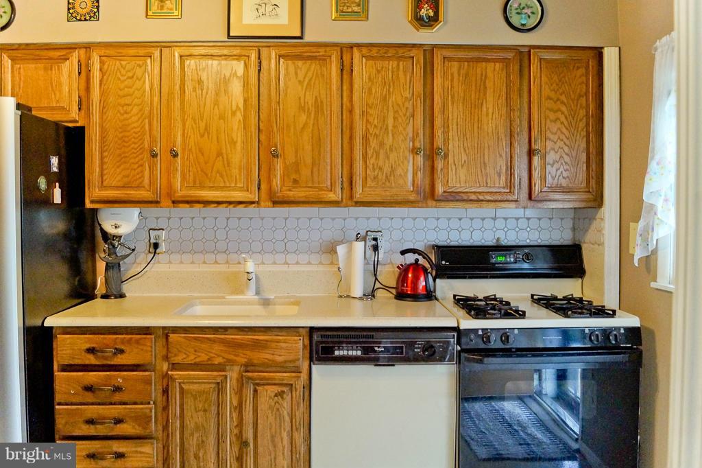 3816 Rexmere Road Baltimore, MD 21218 - Photo 5 of 17 Kitchen
