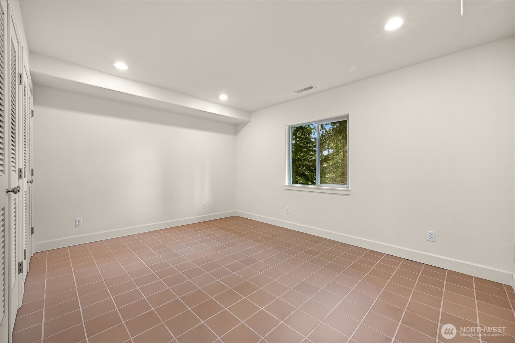 4135 Agate Road Bellingham, WA 98226 - Photo 26 of 36 an empty room with windows