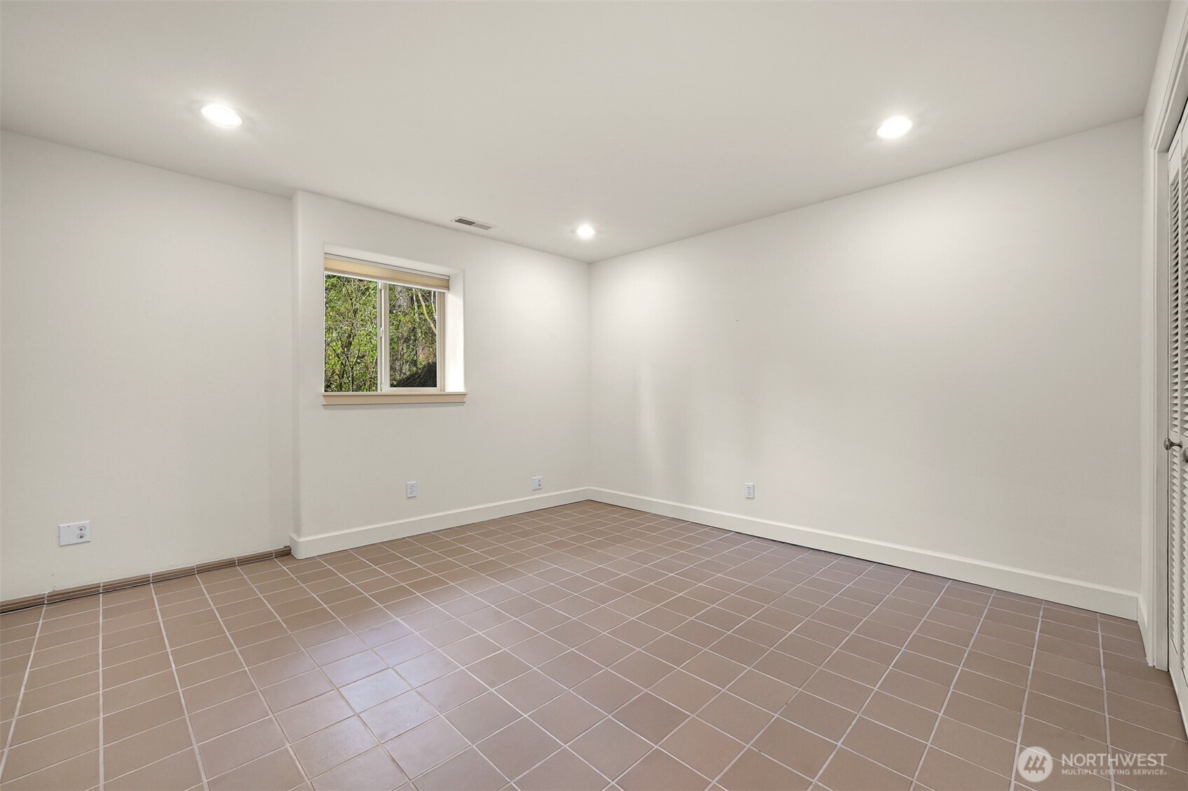 4135 Agate Road Bellingham, WA 98226 - Photo 28 of 36 an empty room with windows