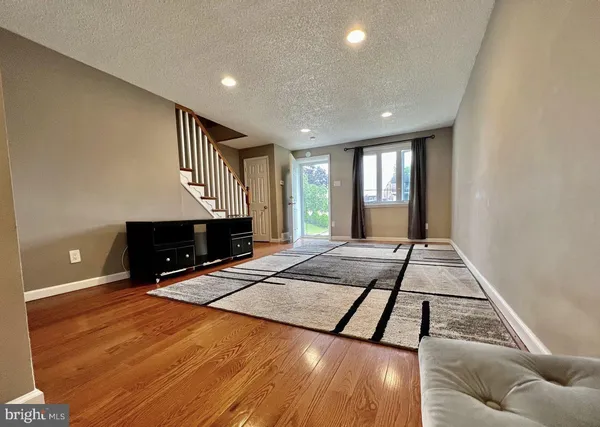 $2,050 | 937 Grant Road, Folcroft, PA 19032