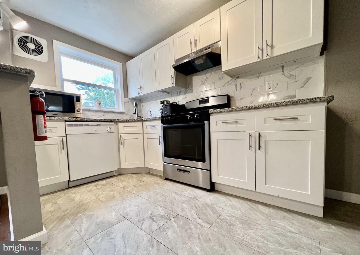 937 Grant Road Folcroft, PA 19032 - Photo 7 of 17 Updated Kitchen