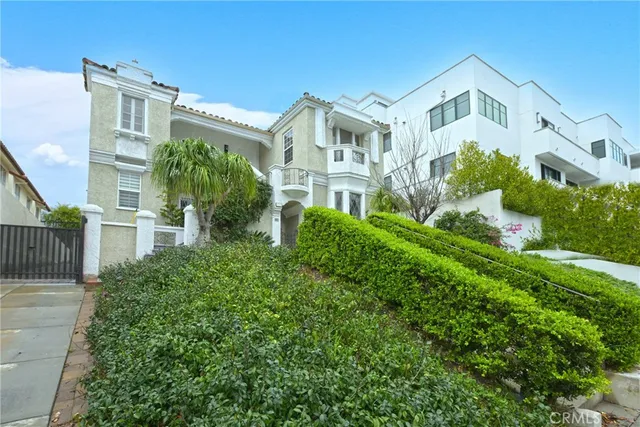 $5,750 | 867 South Lucerne Boulevard, Los Angeles, CA 90005