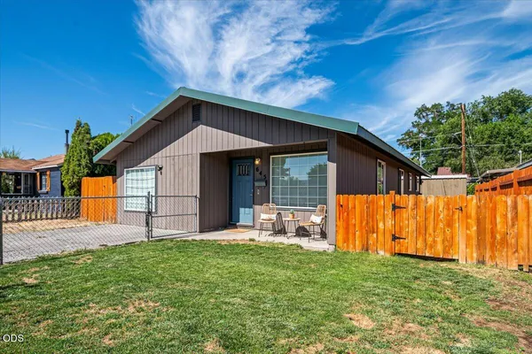 $435,000 | 645 Northwest 7th Street, Redmond, OR 97756