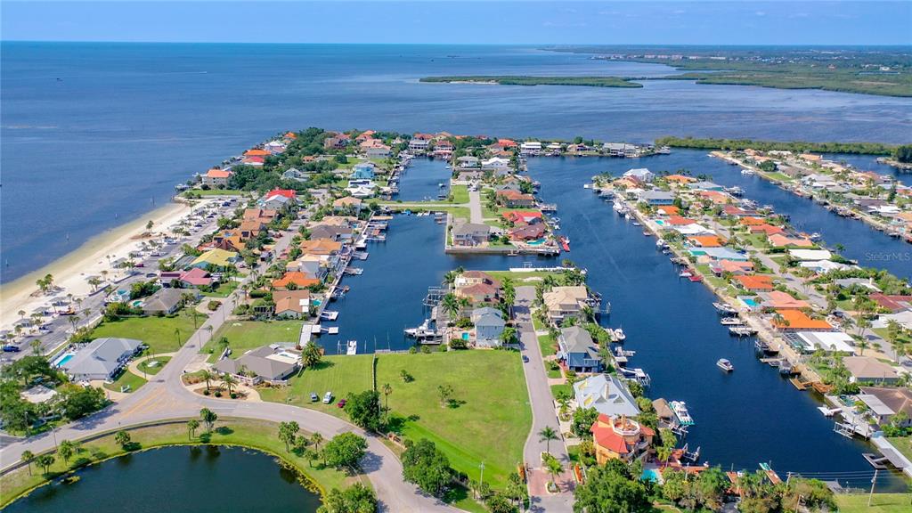 13 Captains Court New Port Richey, FL 34652 - Photo 8 of 35