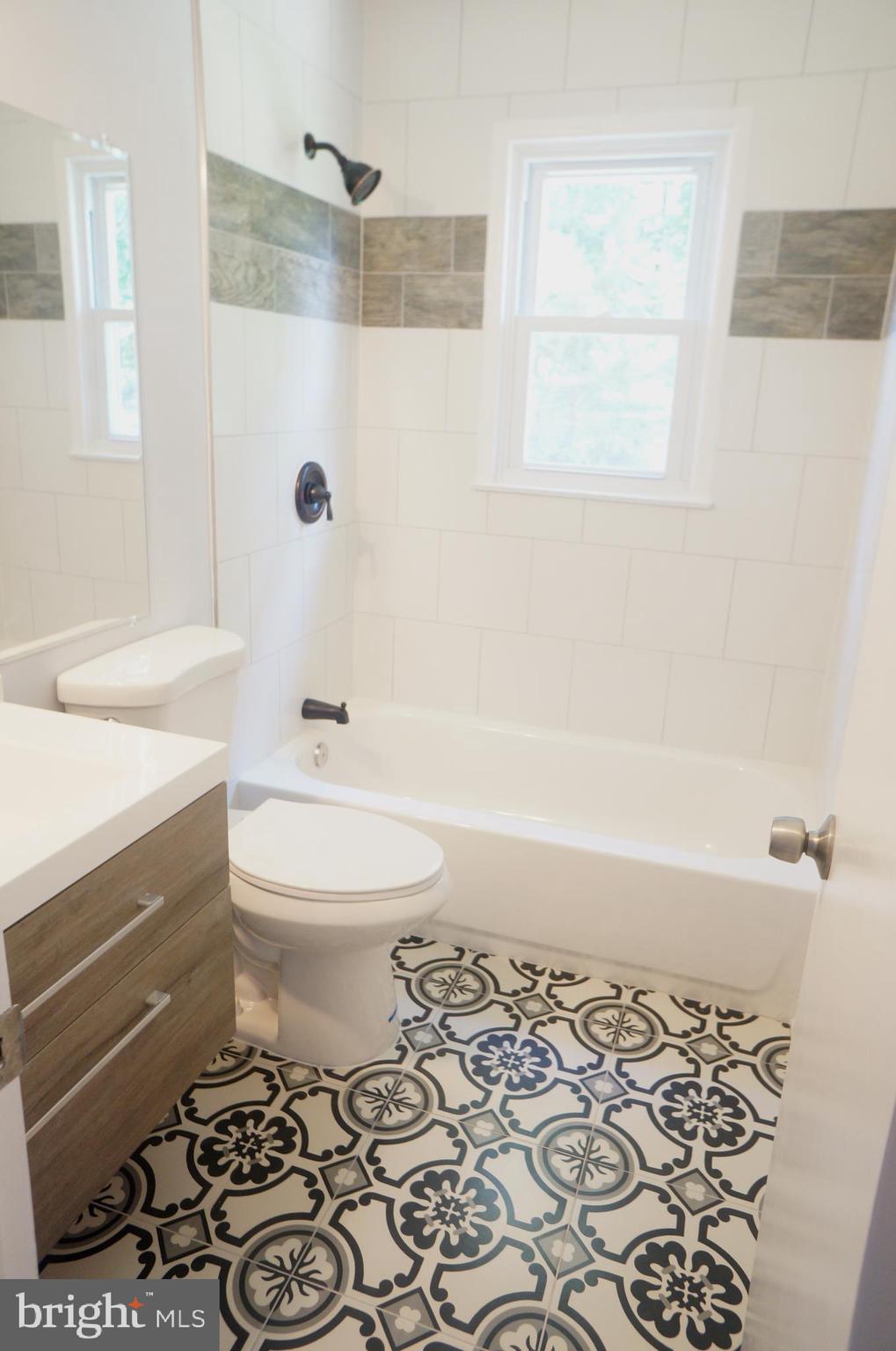 14339 Fullerton Road Woodbridge, VA 22193 - Photo 10 of 14 Bathroom #2