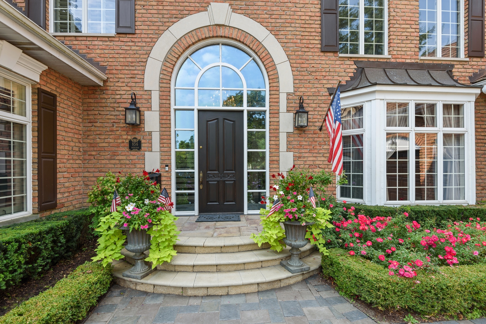 856 Sheridan Road Winnetka, IL 60093 - Photo 5 of 54