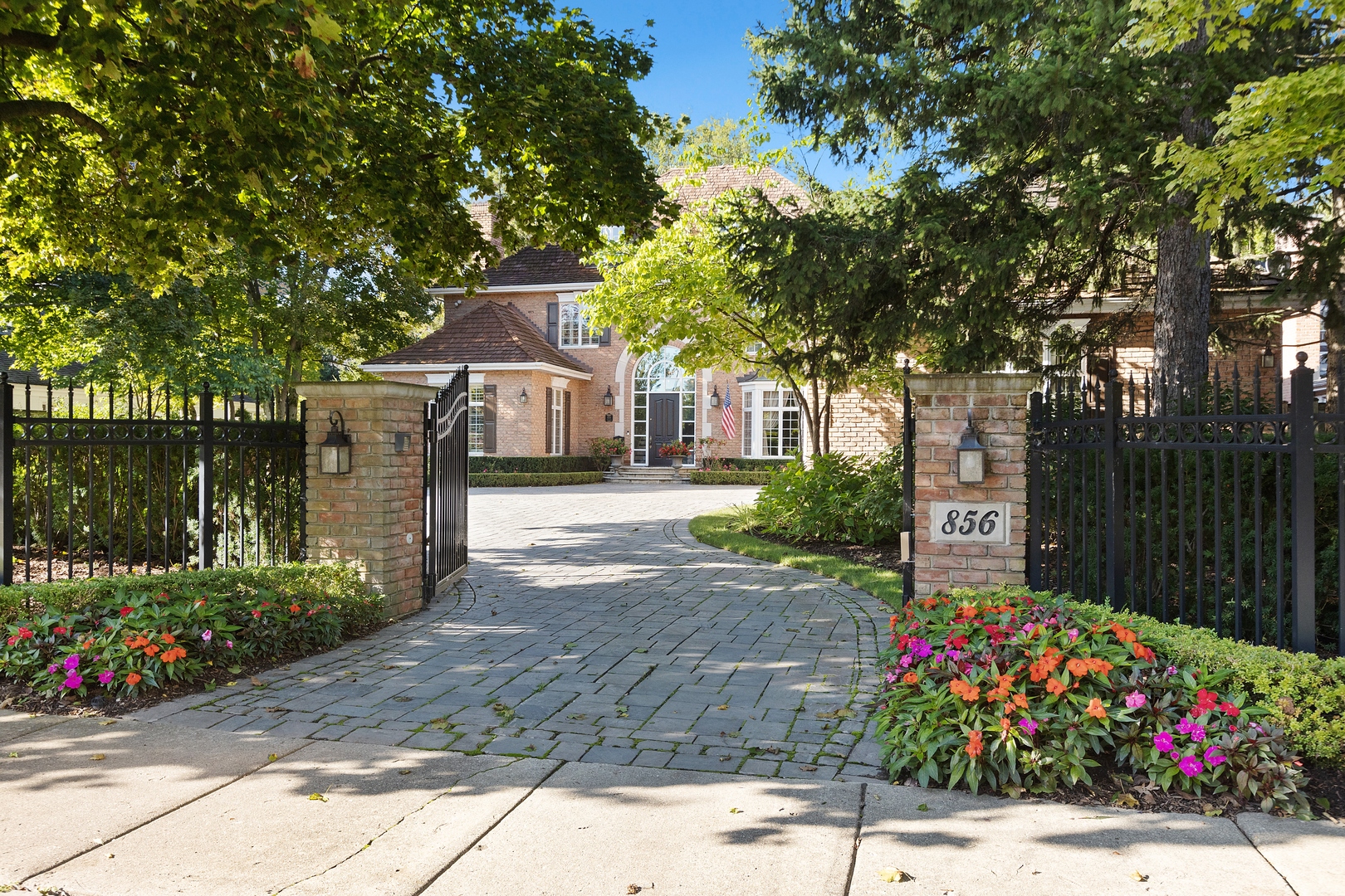 856 Sheridan Road Winnetka, IL 60093 - Photo 6 of 54