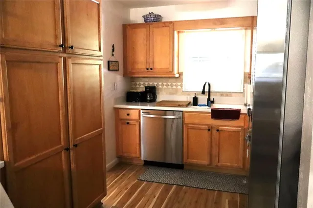 a very nice looking room with a chair