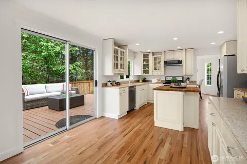 $1,415,000 | 24544 Southeast 43rd Place, Sammamish, WA 98029