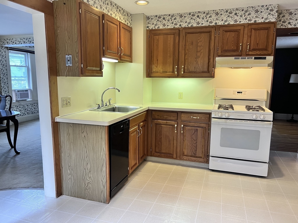 46 Richardson Road Lynn, MA 01904 - Photo 8 of 29