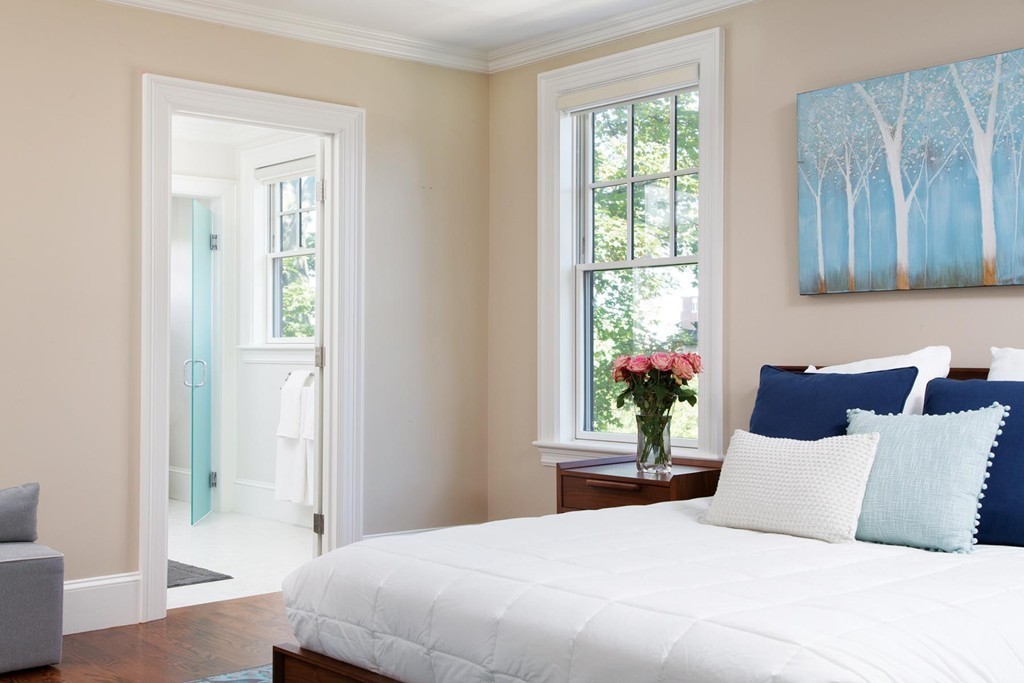 27 Summit Avenue, Unit 27 Brookline, MA 02446 - Photo 8 of 21 a bedroom with a large bed and a window