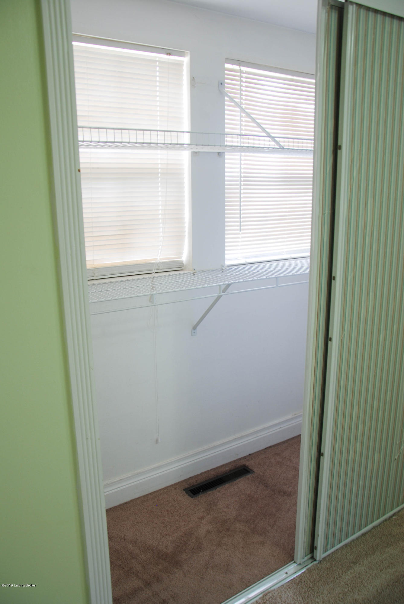 3323 Sumner Road Louisville, KY 40218 - Photo 14 of 18 DSC_0560