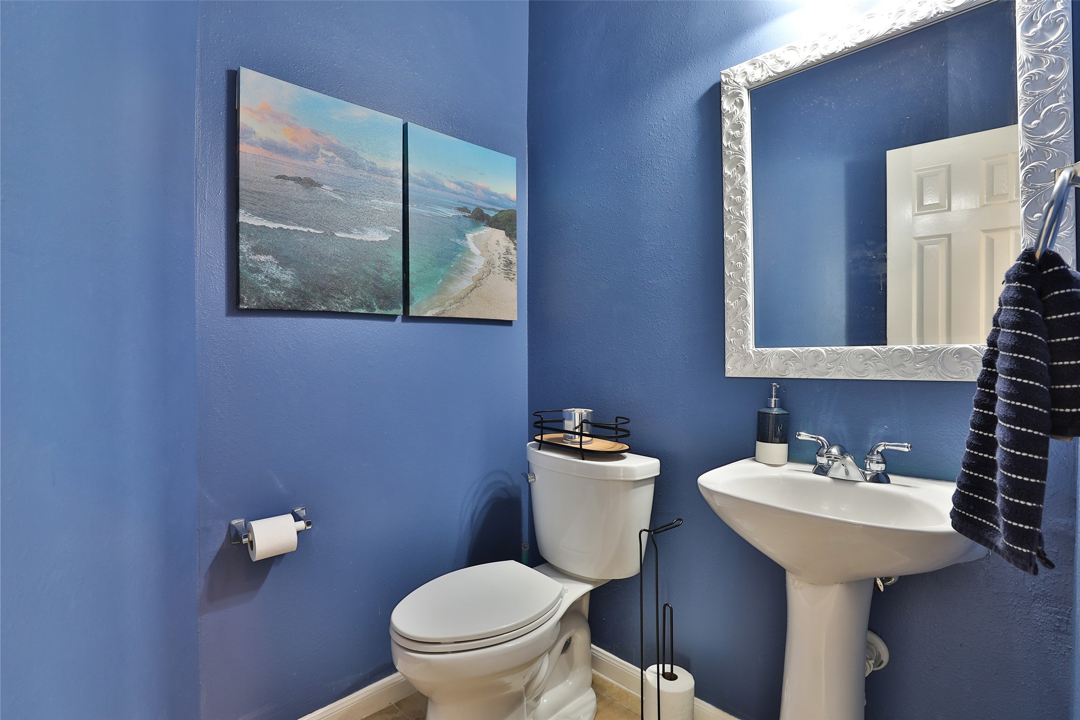 10514 Spice Ridge Row Missouri City, TX 77459 - Photo 21 of 43 a bathroom with a toilet sink and mirror