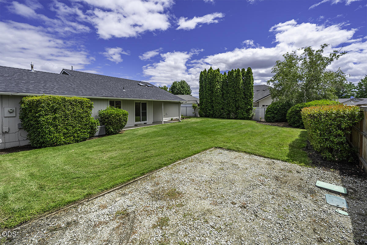 1118 Angela Court Central Point, OR 97502 - Photo 13 of 22