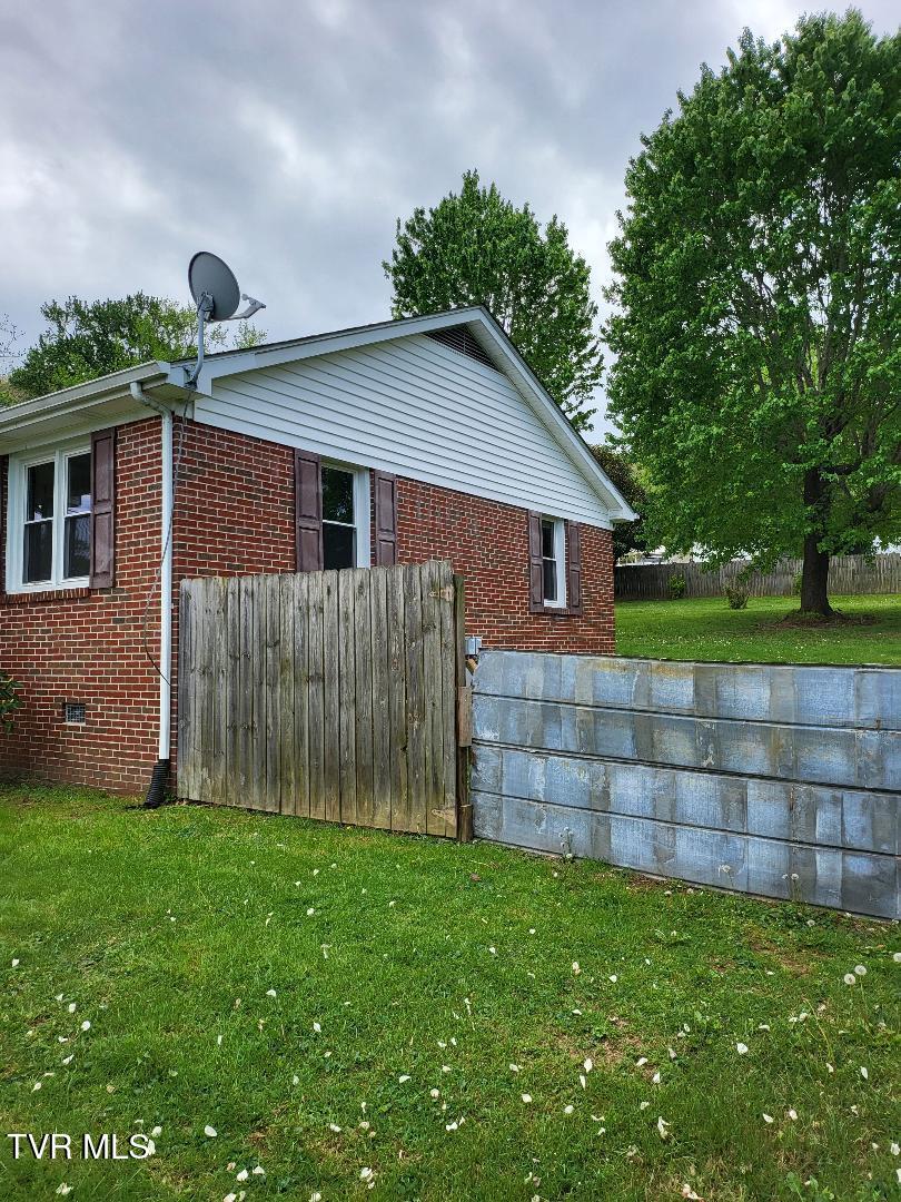 117 Tyler Street Erwin, TN 37650 - Photo 14 of 15 tyler side 2