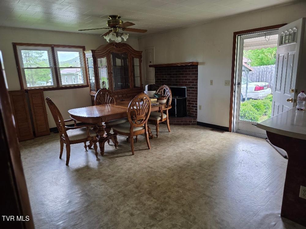 tyler dining room or den