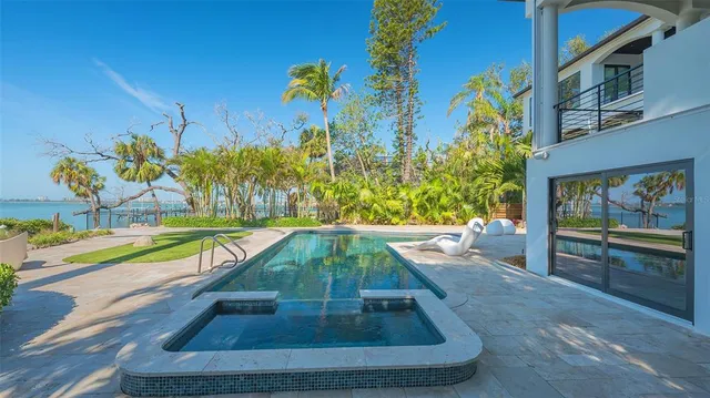 $7,900,000 | 1540 Hillview Drive, Sarasota, FL 34239