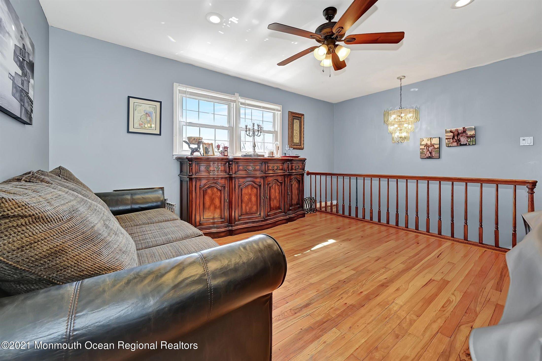 115 Old Queens Boulevard Manalapan, NJ 07726 - Photo 4 of 28 04-Living