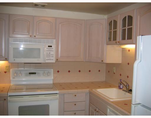 1500 Cochran Road, Unit 414 Pittsburgh, PA 15243 - Photo 3 of 8 Kitchen.