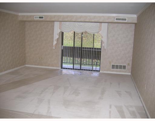 1500 Cochran Road, Unit 414 Pittsburgh, PA 15243 - Photo 8 of 8 Master Bedroom.