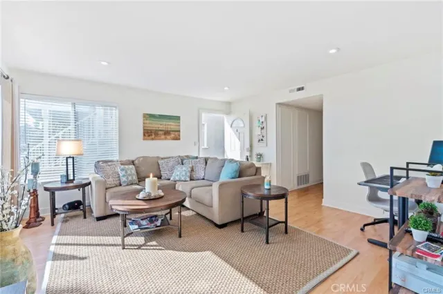 $6,475 | 418 East Oceanfront, Newport Beach, CA 92661