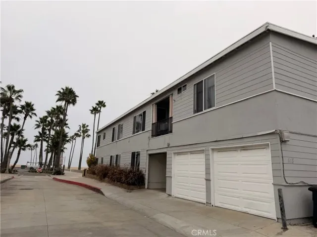 $5,995 | 418 East Oceanfront, Newport Beach, CA 92661