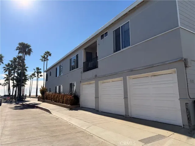 $5,995 | 418 East Oceanfront, Newport Beach, CA 92661
