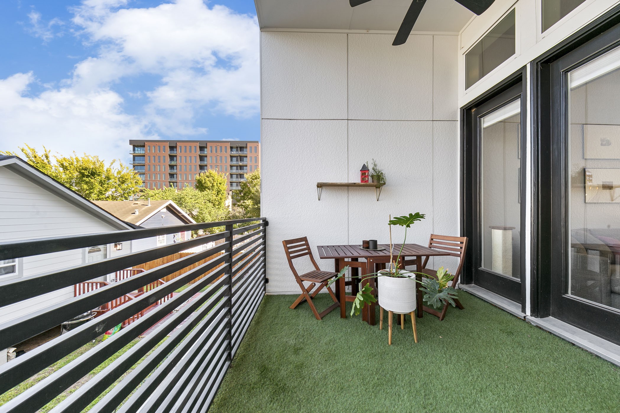 2412 Canal Street, Unit J Houston, TX 77003 - Photo 4 of 19 a view of a chairs and table in patio