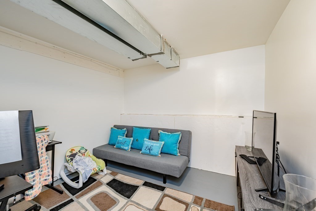 157 Canterbury Road Springfield, MA 01118 - Photo 33 of 38