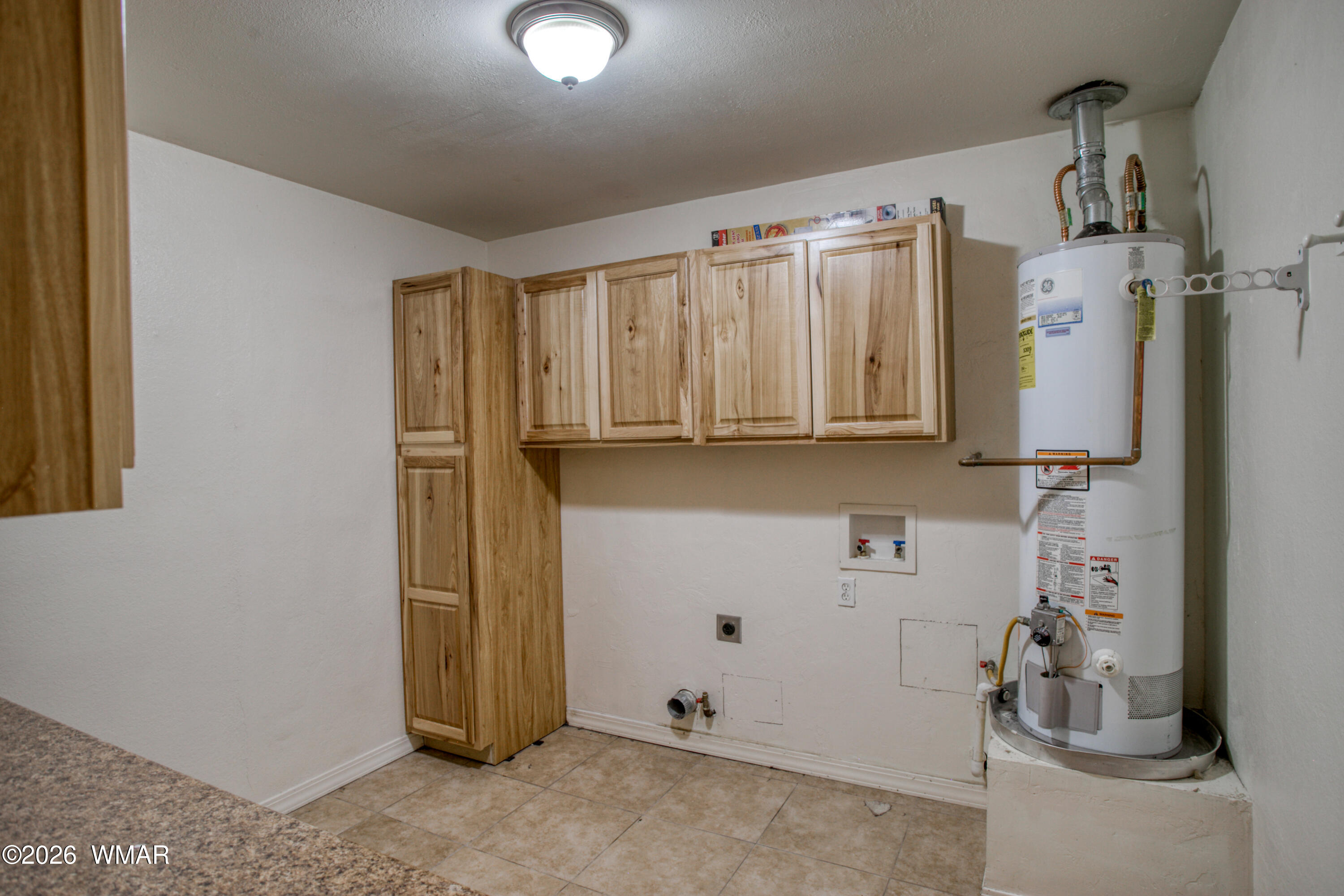 411 West Stratton Show Low, AZ 85901 - Photo 23 of 47 a bathroom with a shower