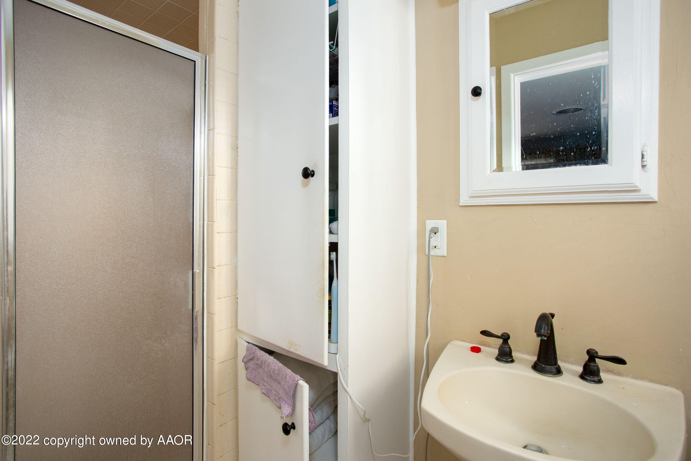 3607 Patterson Drive Amarillo, TX 79109 - Photo 18 of 24 a bathroom with a sink and a mirror