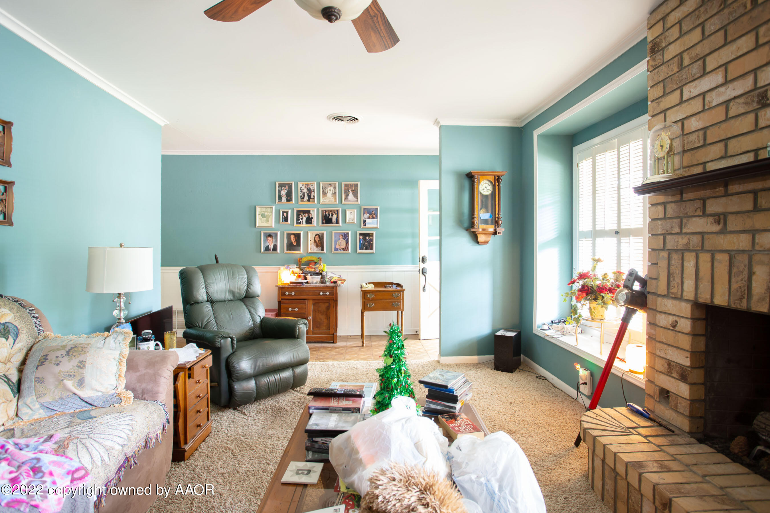 3607 Patterson Drive Amarillo, TX 79109 - Photo 4 of 24 a living room with furniture and a flat screen tv