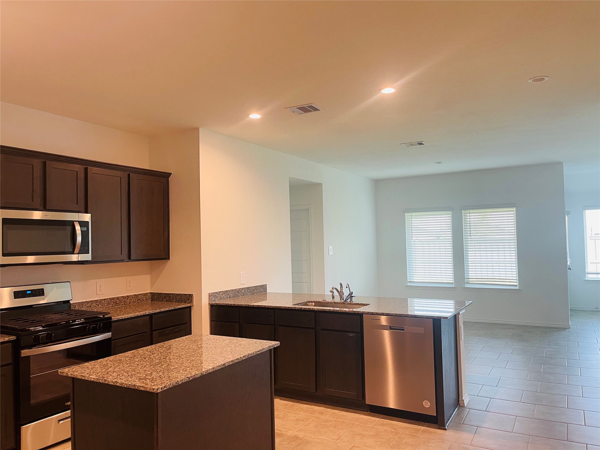 1122 Appaloosa Rosharon, TX 77583 - Photo 12 of 32 Gallery Image 12