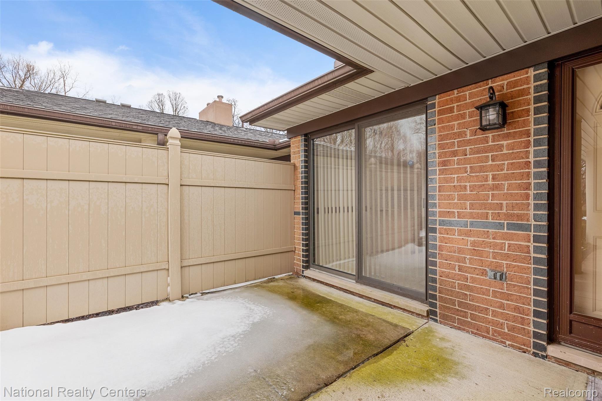 940 Wexford Way Rochester, MI 48307 - Photo 5 of 23 940 Wexford Way-5.jpg