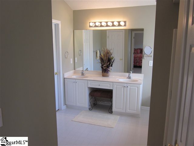 507 Waterstone Way Simpsonville, SC 29680 - Photo 13 of 25 Gallery Image 13