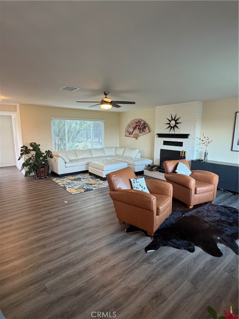 1864 Winterwarm Drive Fallbrook, CA 92028 - Photo 11 of 48 Living Room