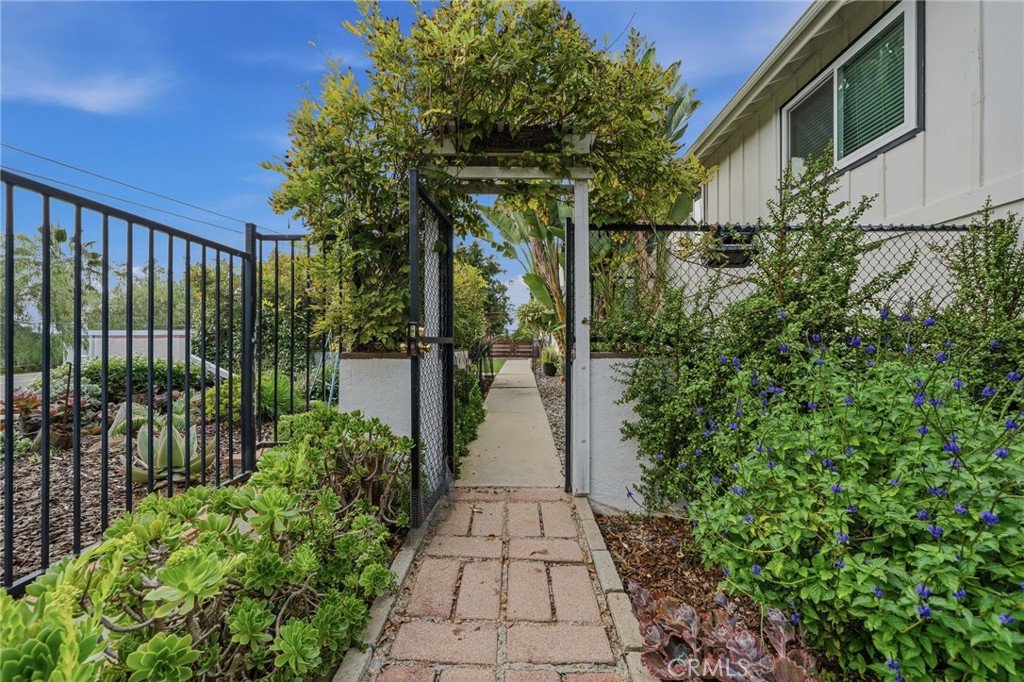 1864 Winterwarm Drive Fallbrook, CA 92028 - Photo 4 of 48 Front Entry