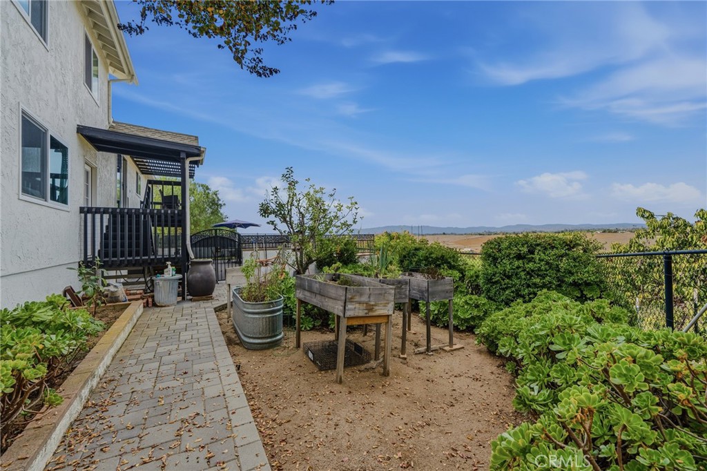 1864 Winterwarm Drive Fallbrook, CA 92028 - Photo 49 of 57 Garden Area