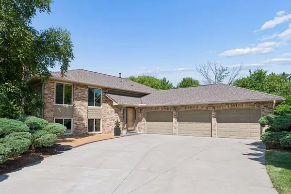 $599,900 | 7011 Eagle Ridge, Eden Prairie, MN 55346