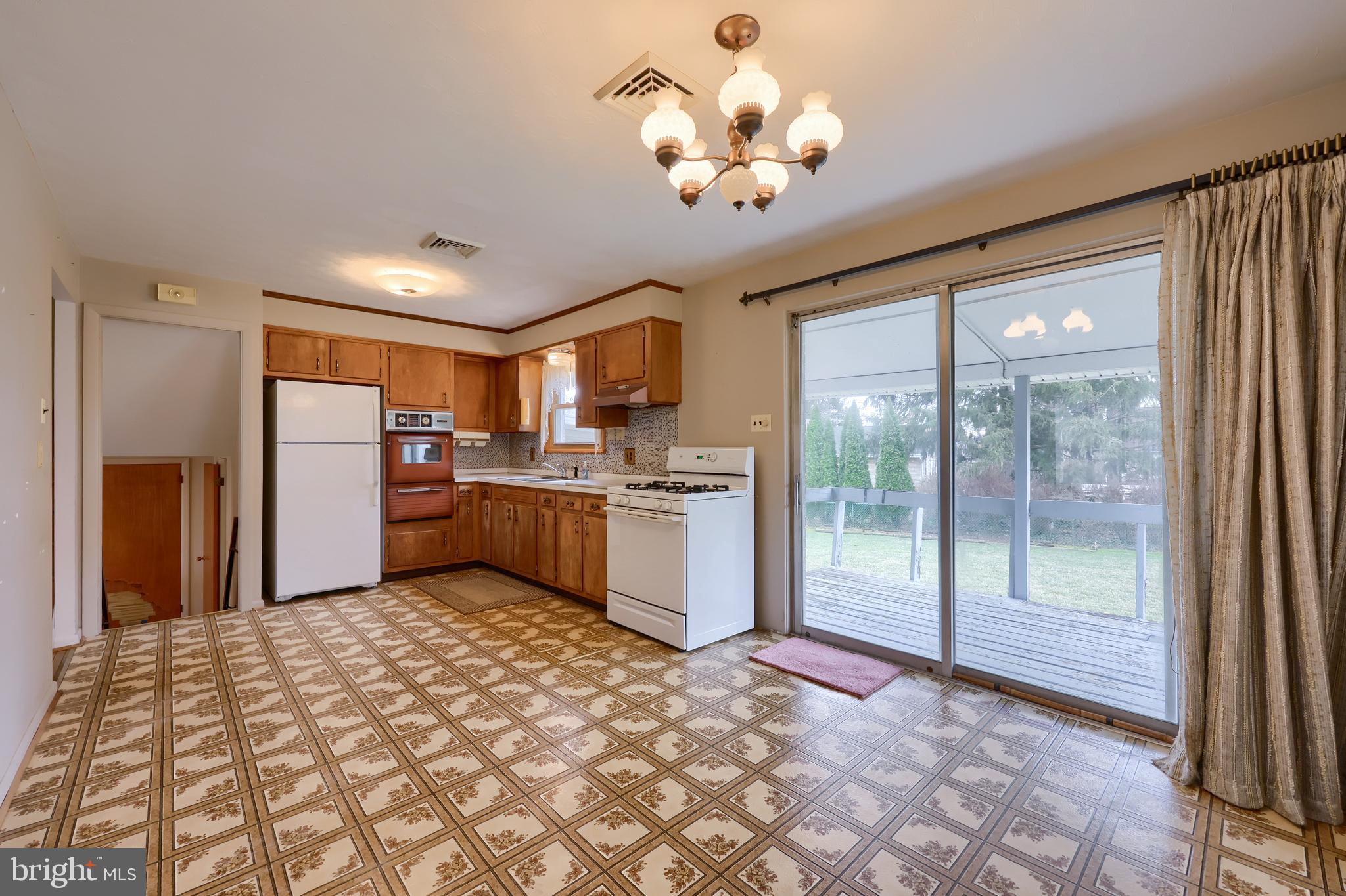 308 Ruth Drive York, PA 17403 - Photo 9 of 36 Gallery Image 9