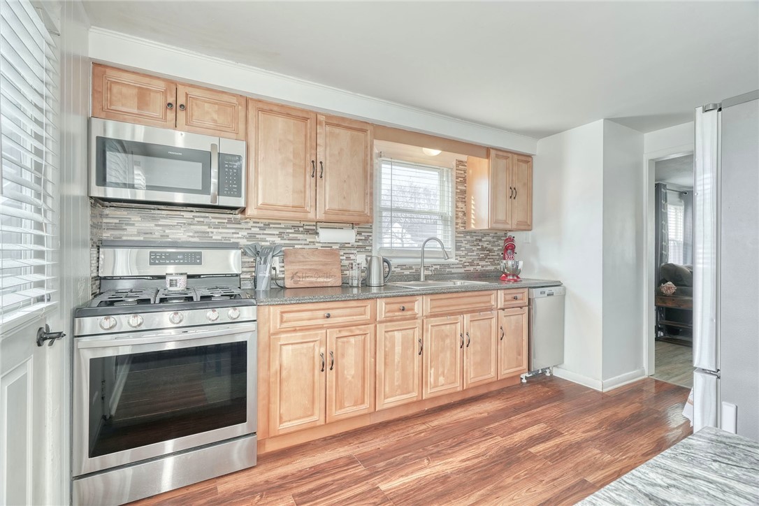 232 Fielding Road Greece, NY 14626 - Photo 4 of 36