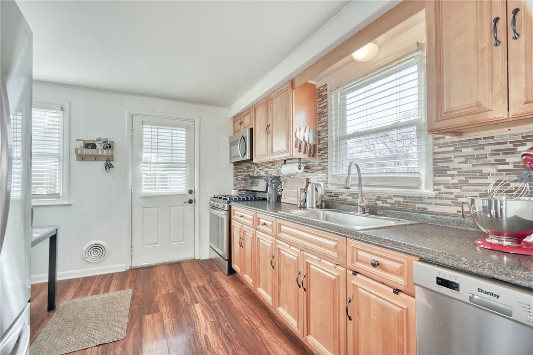 232 Fielding Road Greece, NY 14626 - Photo 6 of 36