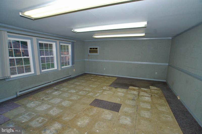 15216 Watergate Road Silver Spring, MD 20905 - Photo 15 of 29 Den/Office