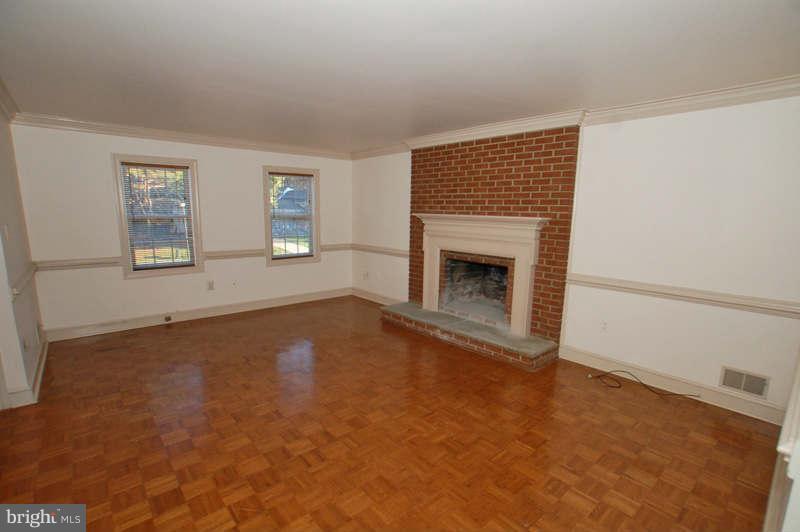 15216 Watergate Road Silver Spring, MD 20905 - Photo 20 of 29 Family Room