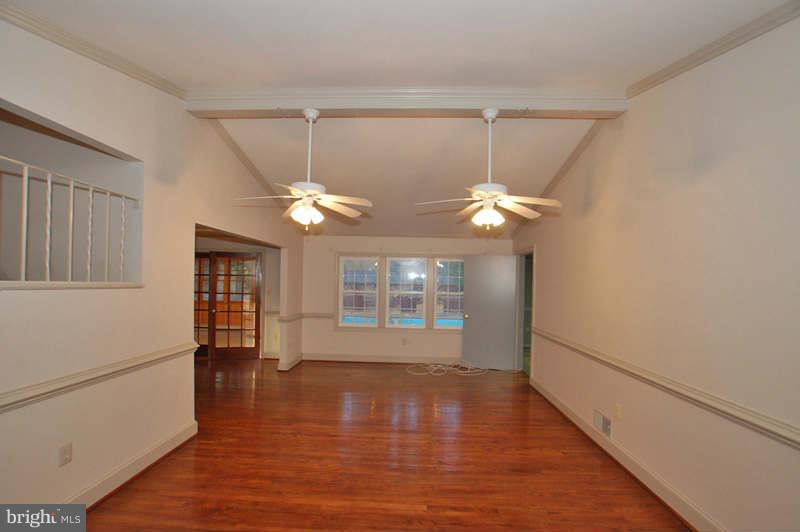 15216 Watergate Road Silver Spring, MD 20905 - Photo 25 of 29 Living Room