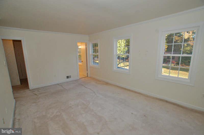 15216 Watergate Road Silver Spring, MD 20905 - Photo 7 of 29 Bedroom (Master)