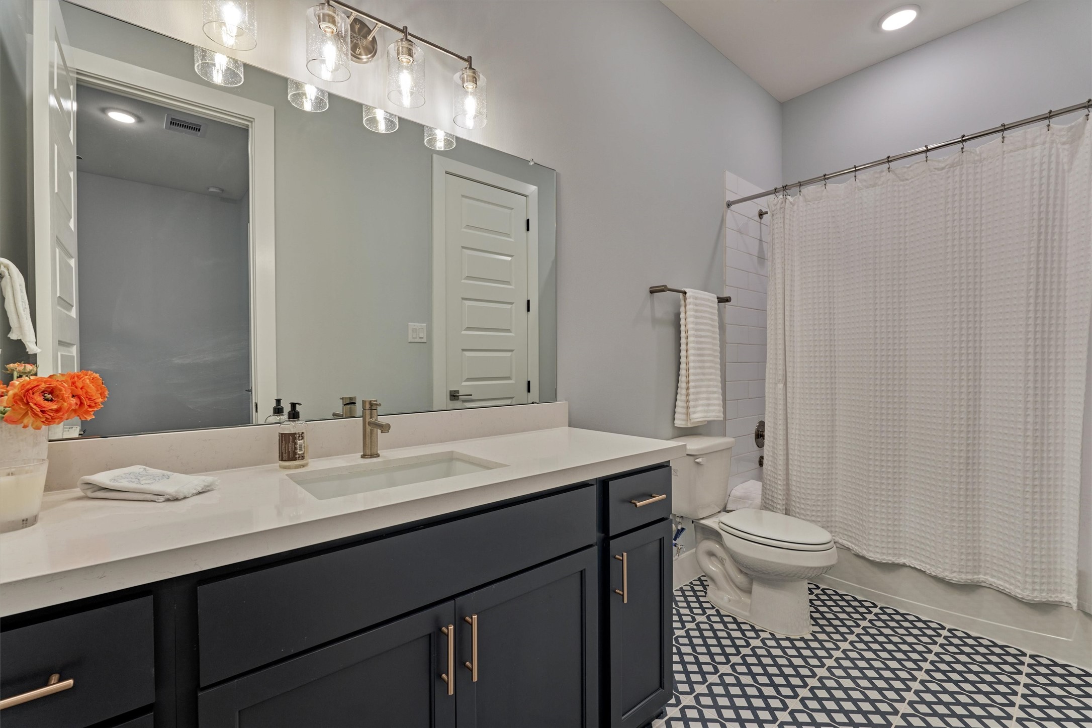 2 Honeycomb Ridge Place Spring, TX 77380 - Photo 7 of 36